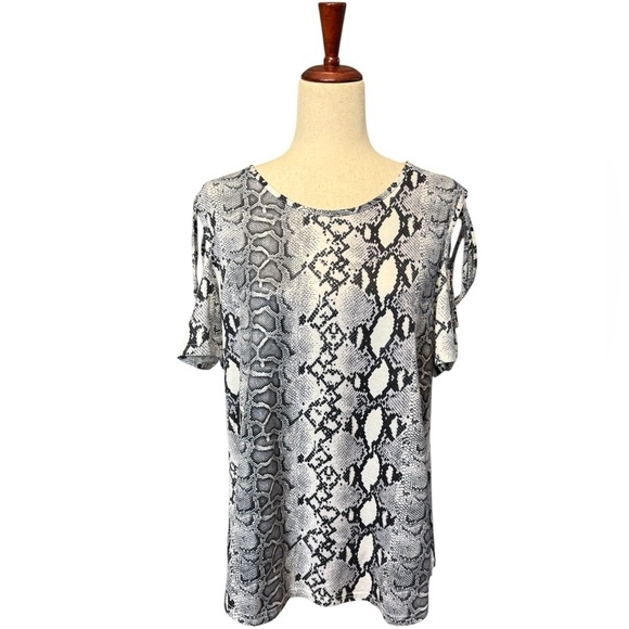 Adreamly Plus Size Snake Print Cold Shoulder Knit Top. Black White Size 2X #1501 - Picture 2 of 6